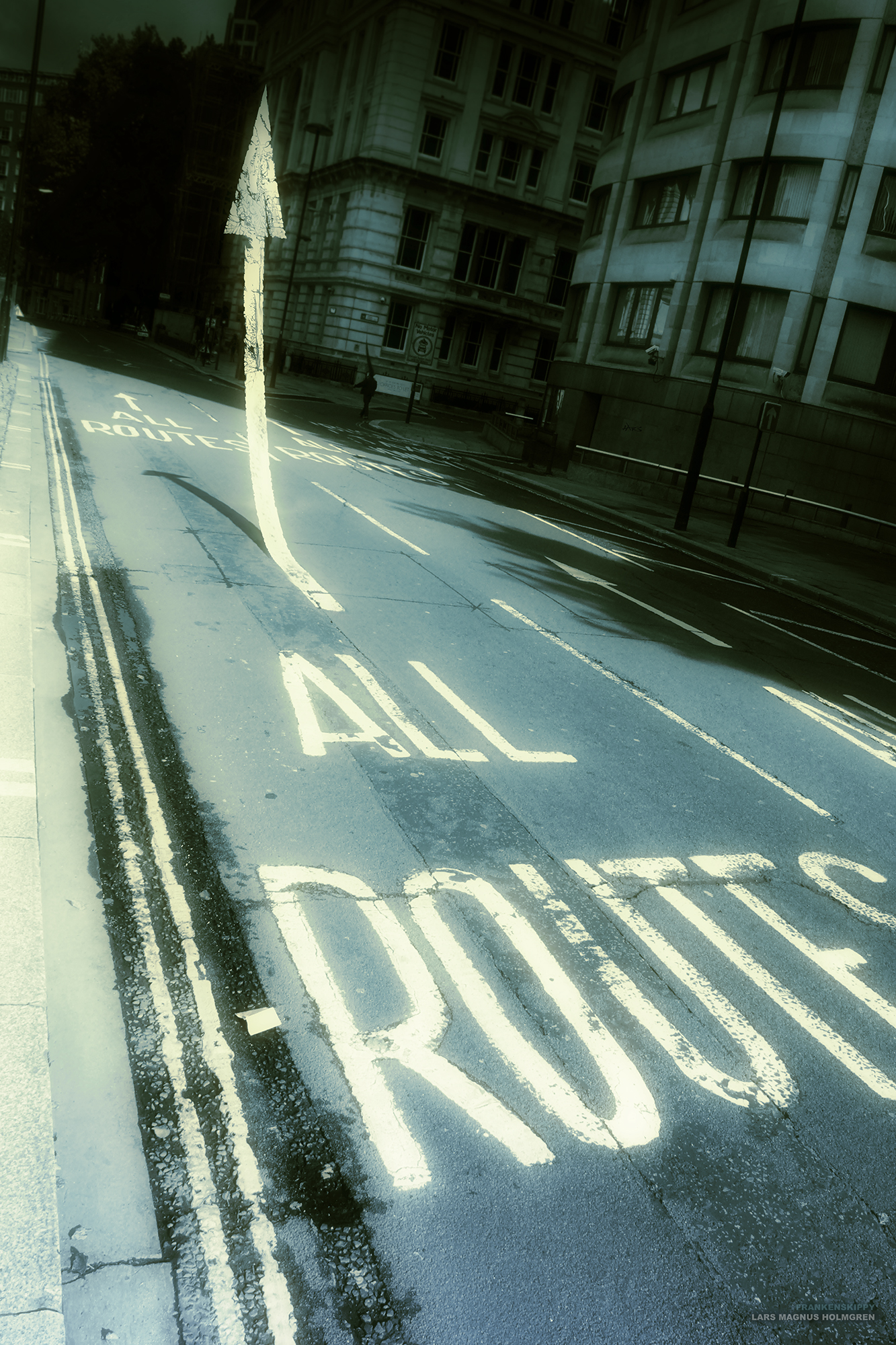 road_arrow_green_glow_2000p_signed_v001_t005_003